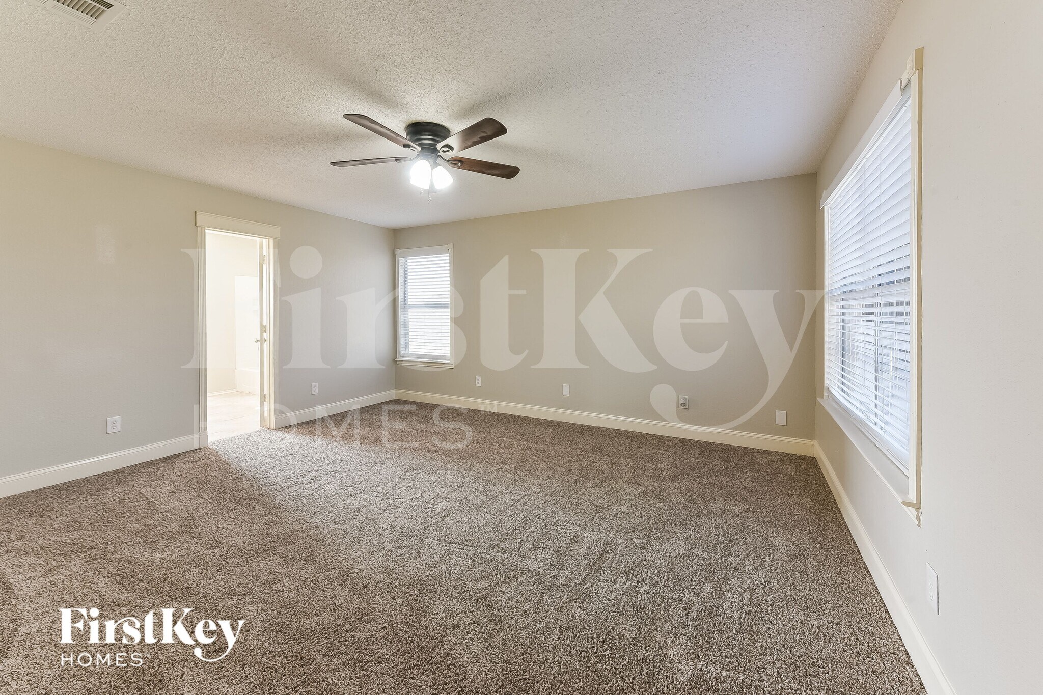 Building Photo - 636 Chickadee Dr