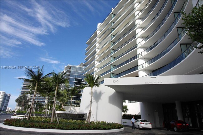 Building Photo - 5000 Island Estates Dr