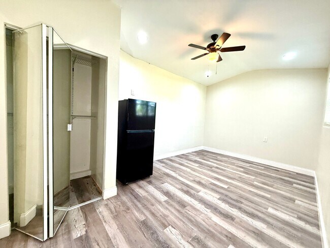 Building Photo - 3548 NW 39th Ave