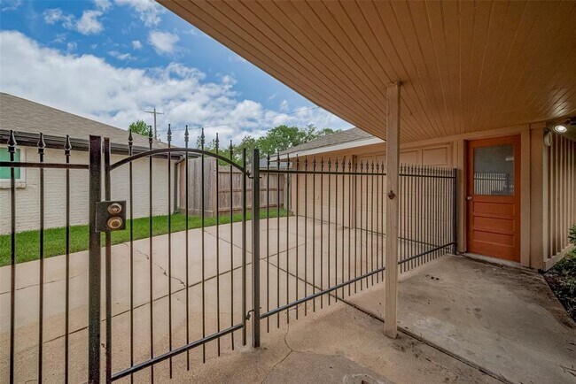 Building Photo - 7906 Braesview Ln
