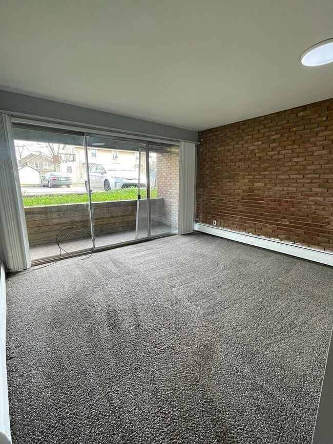Building Photo - Two Bedroom Apartment Available for Rent!