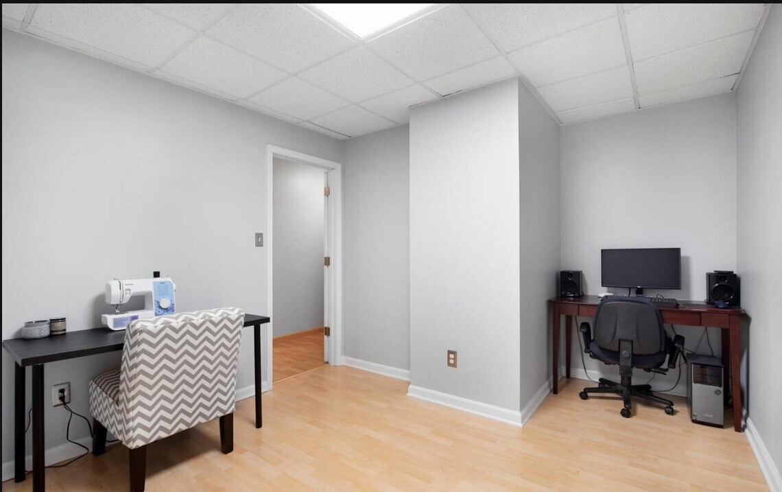 Building Photo - 9454 Fens Holw