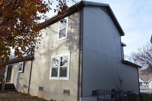 Building Photo - 404 Pace Ct