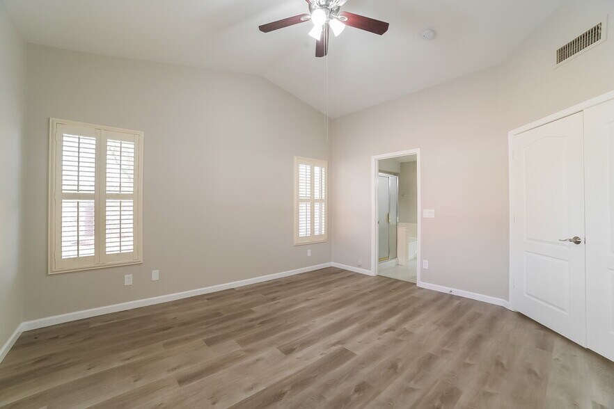 Building Photo - 15345 W Lea Ln