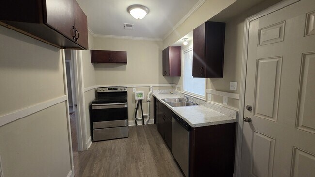 Building Photo - 3811 Vernon Ave