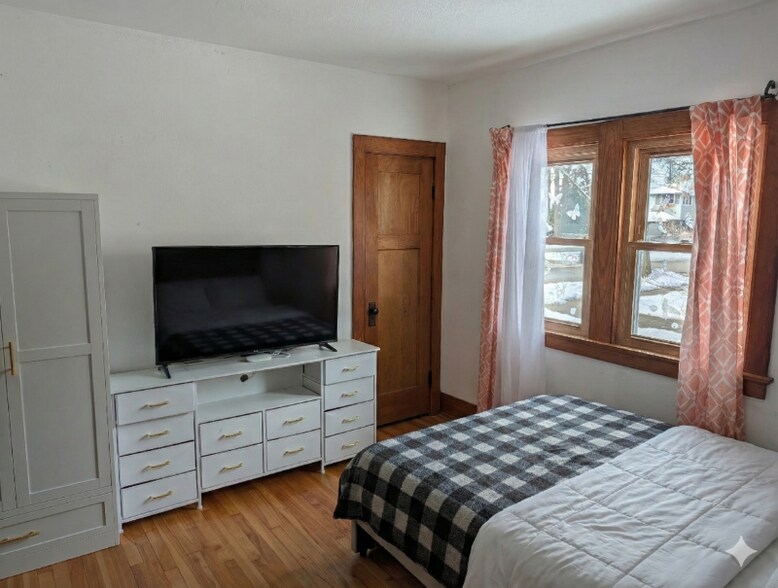 Building Photo - 6706 Vista Ave