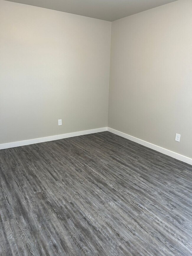 Building Photo - Pre-Leasing - Lovely Glowing Home in South...