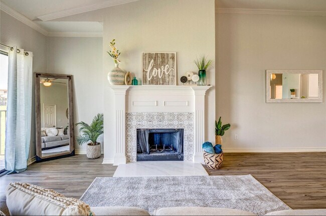 Building Photo - 1916 Signal Ridge Pl