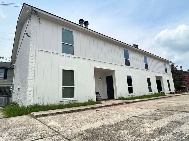 Building Photo - 1859 Southpointe Dr