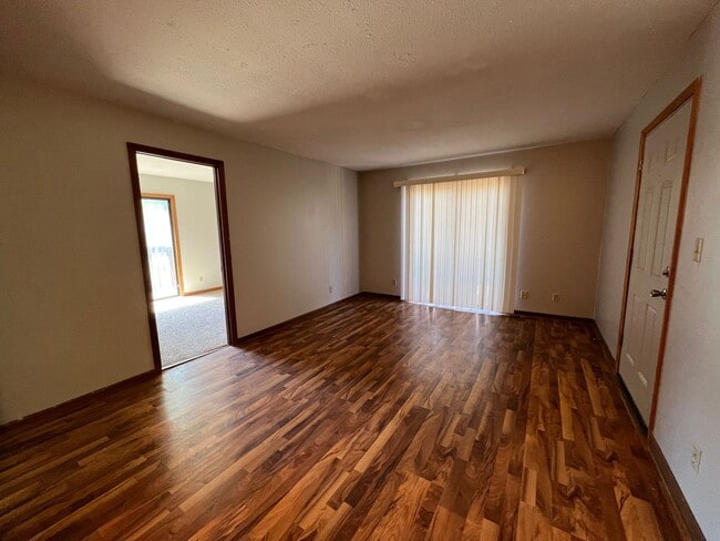 Building Photo - 4 bed 2 bath Centrally Located - Near Aggieville! AVAILABLE NOW!