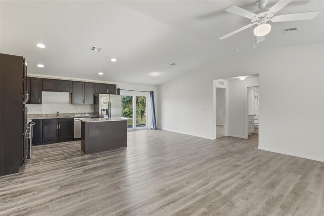 Building Photo - 8007 Royal Ct