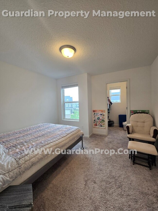 Building Photo - Lake Elmo Townhouse, Newer build, 2 Car Ga...