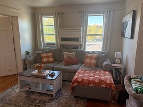 Building Photo - 10 Bridge St