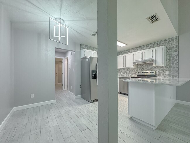 Building Photo - MODERN! Walk to FSU 2/2 w/ Marble Counters, Stainless Steel Appliances, & Privacy Fenced Yard! Av...