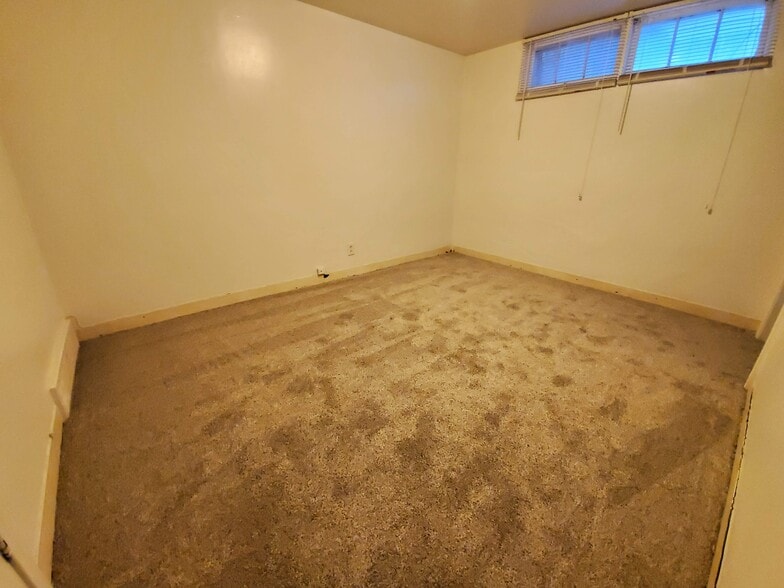 bedroom - 353 Lawton St