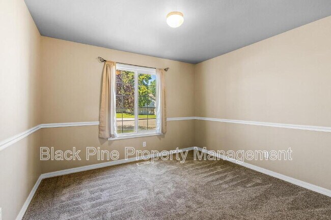 Building Photo - 541 S Canvasback Way
