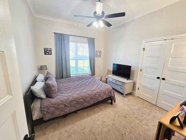 Building Photo - Spacious 4BR/3BA Home with Open Floor Plan, Screened Porch & Fenced Backyard