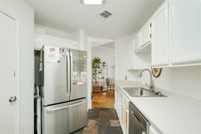 Building Photo - 1211 Gingerlily Cove