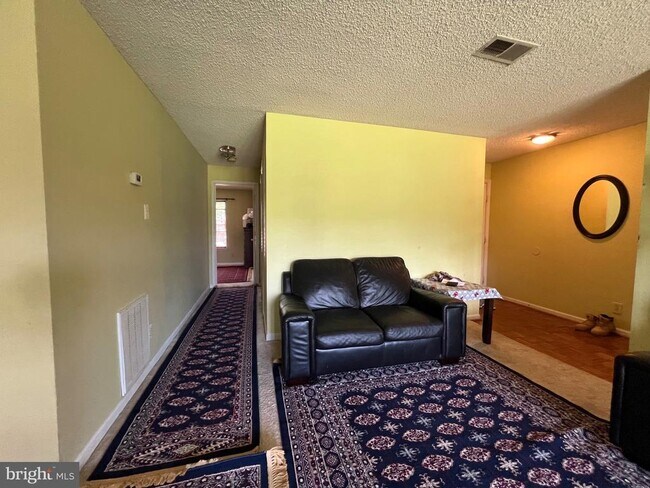 Building Photo - 12100 Greenway Ct