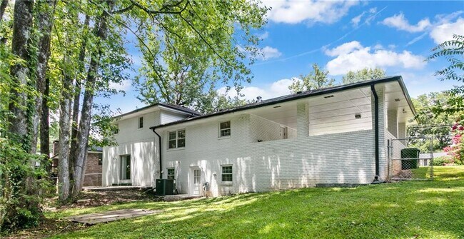 Building Photo - 1025 Hilburn Dr SE