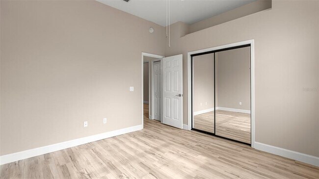 Building Photo - 9428 SW 39 Ave