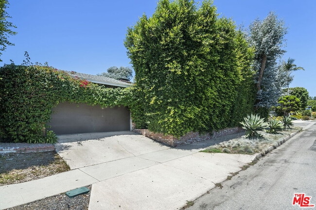 Building Photo - 13202 Dobbins Pl