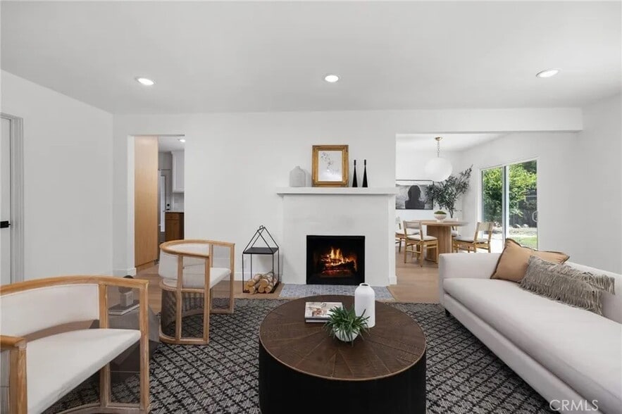 Building Photo - 3518 S Burnside Ave