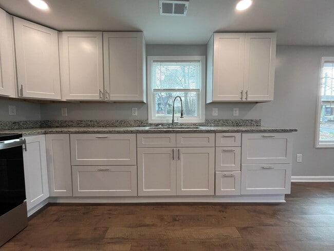 Building Photo - Brand New Renovated 2/1 in Easley!