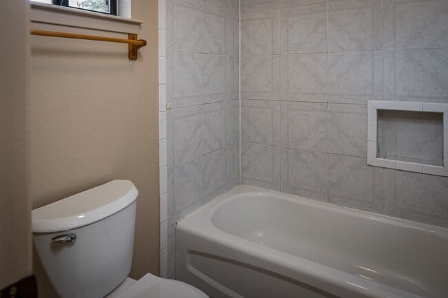 Building Photo - 238 Tomahawk - RENTAL Trl