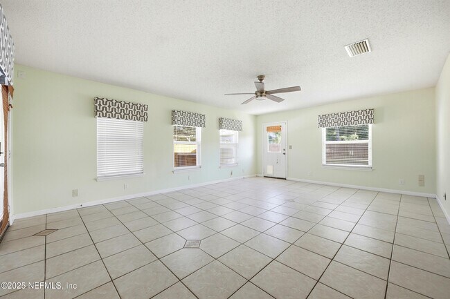 Building Photo - 14049 Broken Bow Dr N