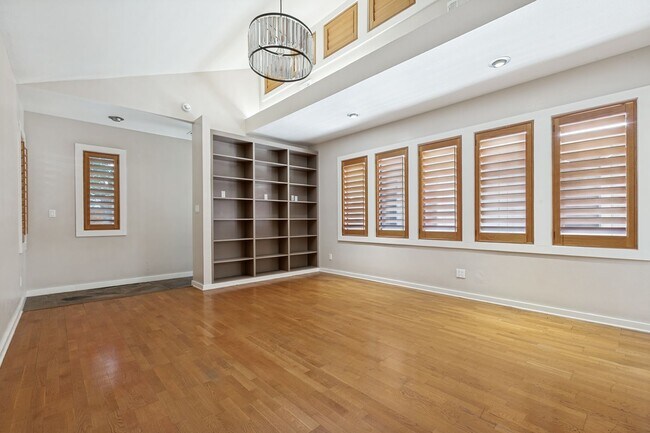 Building Photo - BEAUTIFUL 4-BEDROOM HOME IN ALAMO HEIGHTS