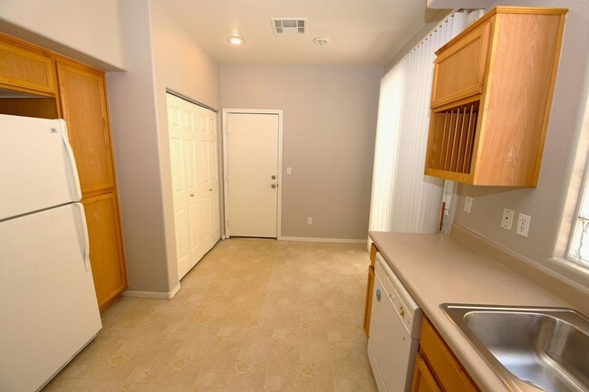 Building Photo - CLASSIC AND MOVE-IN READY 2 STORY HOME IN NORTH LAS VEGAS - 89031