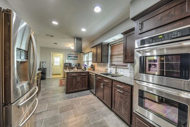 Building Photo - 674 Ravensworth Dr