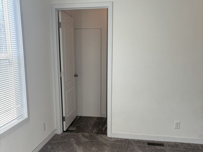 Building Photo - 464 Cimarron