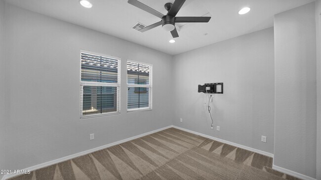 Building Photo - 2354 W Gloria Ln