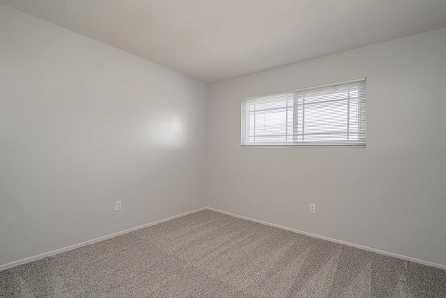 Building Photo - Beautiful 4 Bd Townhouse