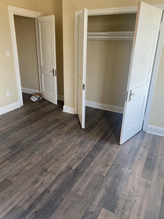 Building Photo - 3117 Chesterfield Ave