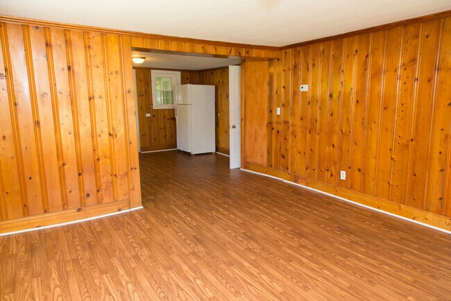 Building Photo - Country living in Graham