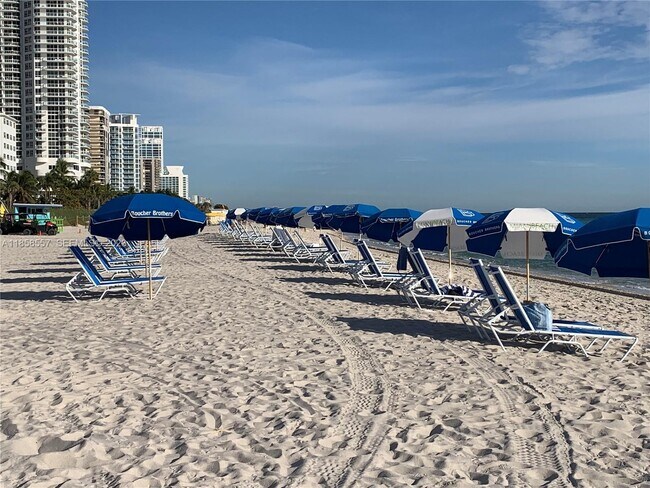 Building Photo - 6039 Collins Ave