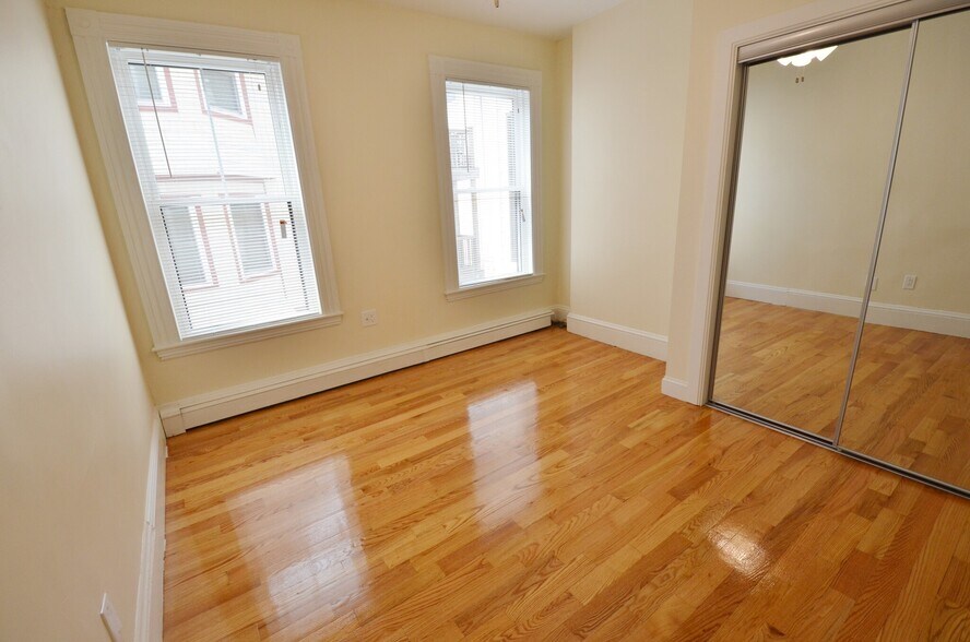 Building Photo - 33 Brookline St