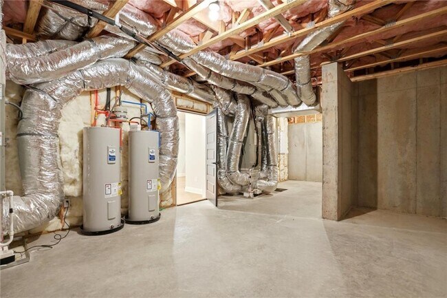 Building Photo - 1254 Six Sisters St