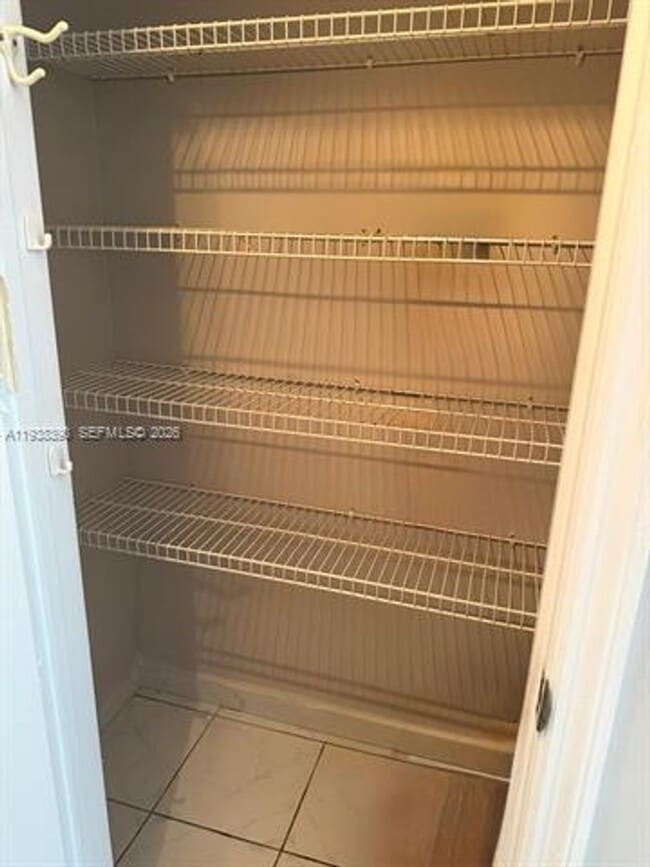 Building Photo - 2912 SW 38th Ct