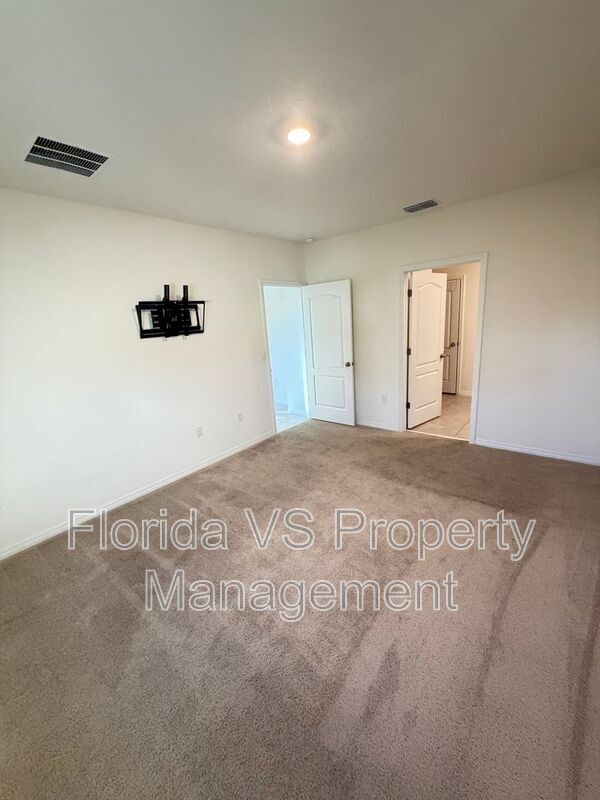 Building Photo - 804 Horsetail Dr