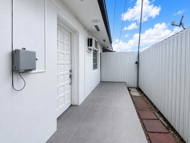 Building Photo - 2152 SW 72nd Ave