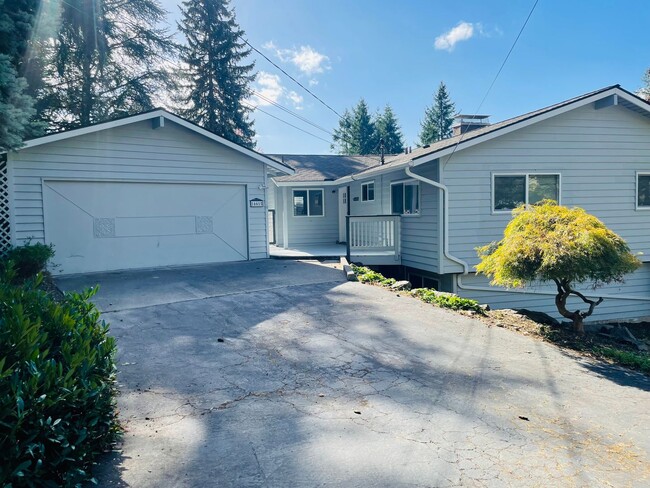 Primary Photo - 16615 NE 87th St