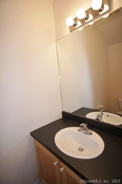 Building Photo - 32 Oakwood Ave