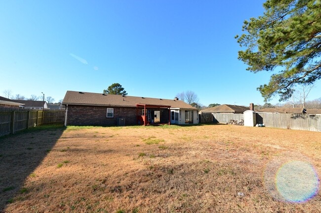 Building Photo - Nice Brick Ranch with Large yard!