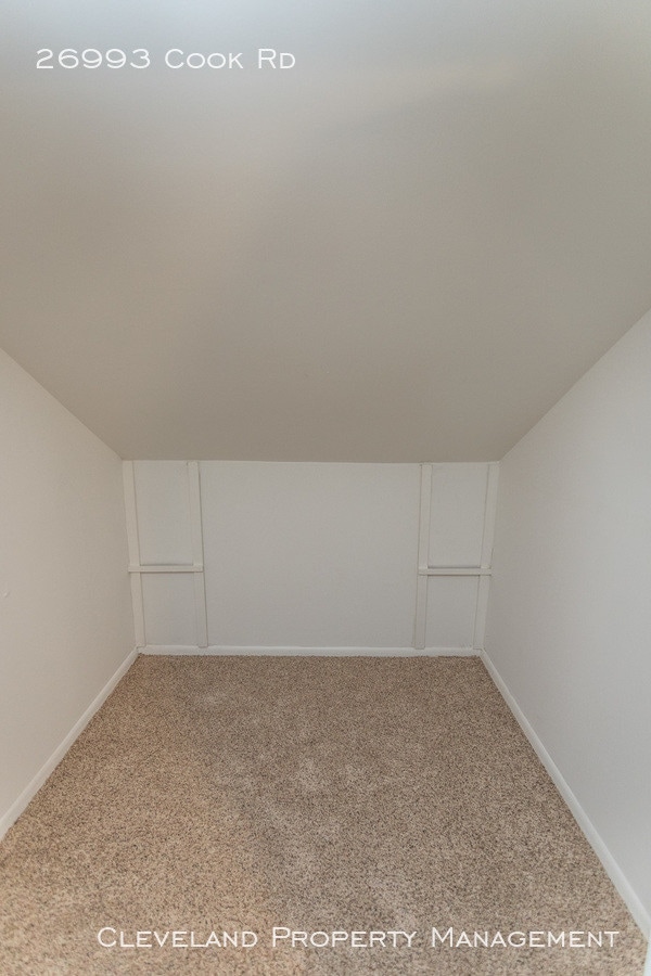 Building Photo - Newly Renovated Olmsted Twp Home