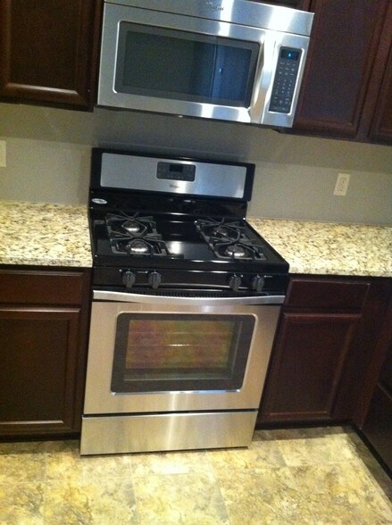 gas range - 209 Ashley Dr