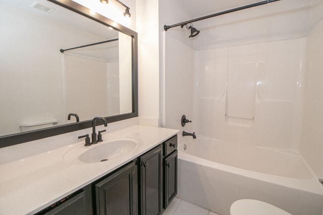 Building Photo - 607 Anderson Dr